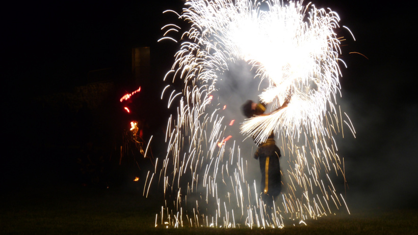 Spectacle de feu à la forteresse de Polignac