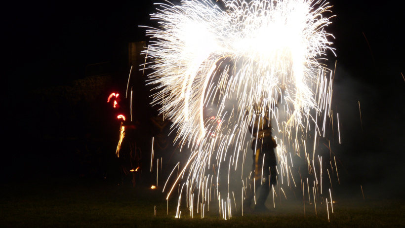 Spectacle de feu à la forteresse de Polignac