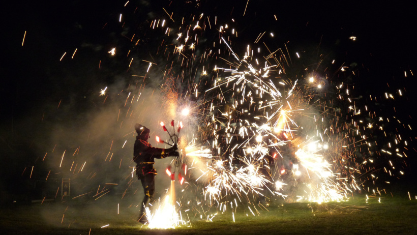 Spectacle de feu à la forteresse de Polignac