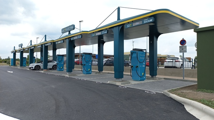 La nouvelle station de recharge de Manzat.