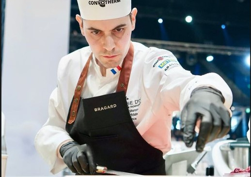 Le chef Paul Marcon, ultra concentré pour le Bocuse d'or Europe 2024. 