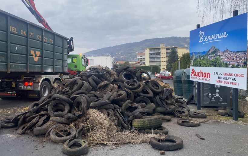 Les accès des centres commerciaux ont été momentanément bloqués par l'action des "agris"