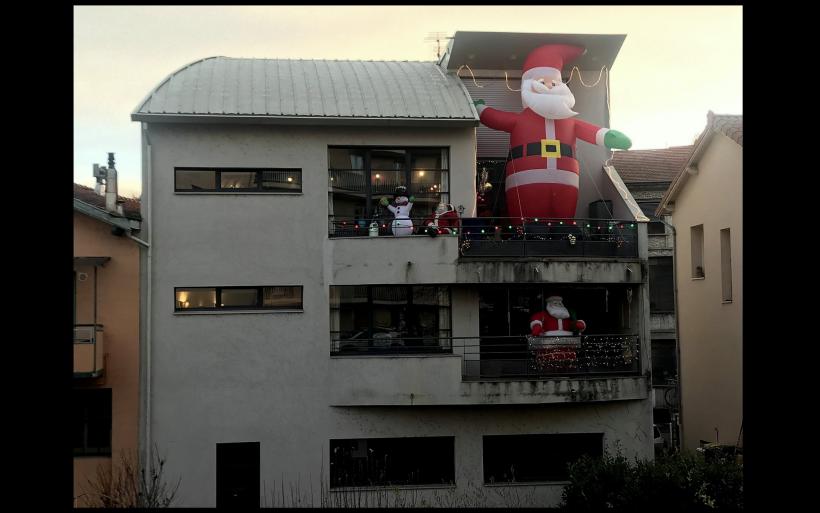 Un père noel de 4m de haut