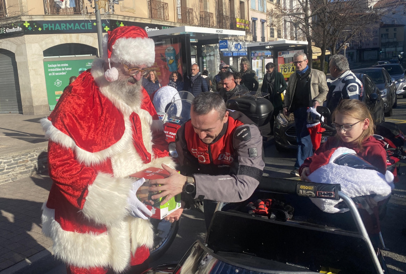 Pour la cause, le vrai Père Noêl est descendu donner un coup de main à l'équipe. 