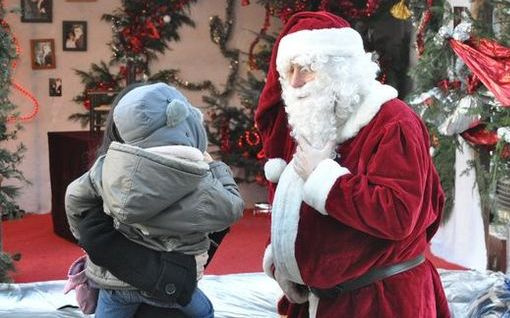 Le vrai Père Noël devrait aussi passer par le Puy pour donner des sourires et des rêves. 