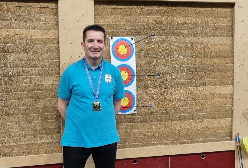 Philippe Galtier, devant les trois cibles finales lors du championnat de France.