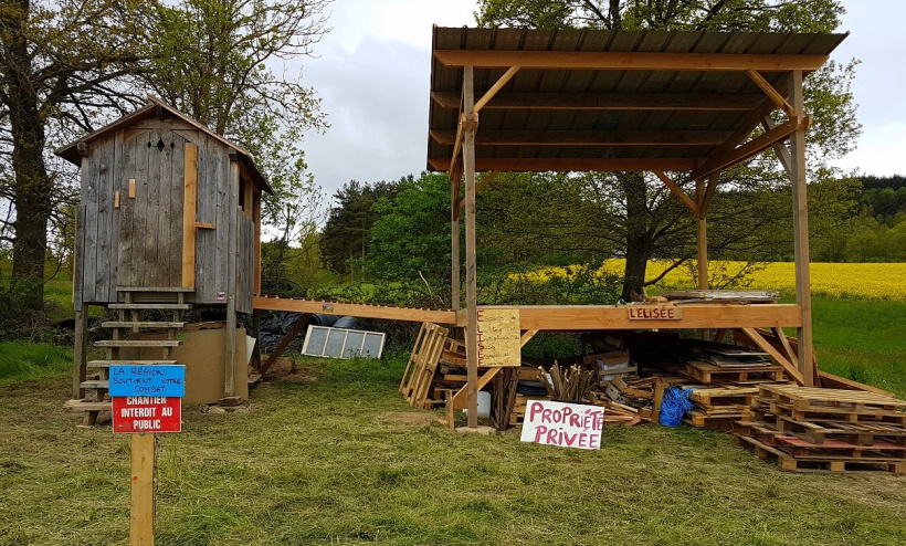 Les cabanes de la Lutte des Sucs juste avant destruction.