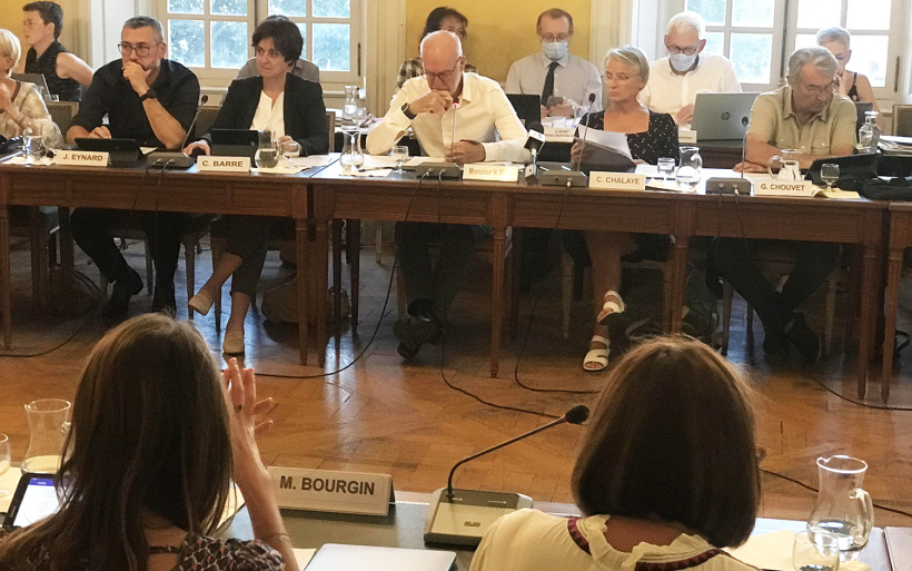 Durant le Conseil municipal du Puy en date du 8 juillet 2022 avec Michel Chapuis.