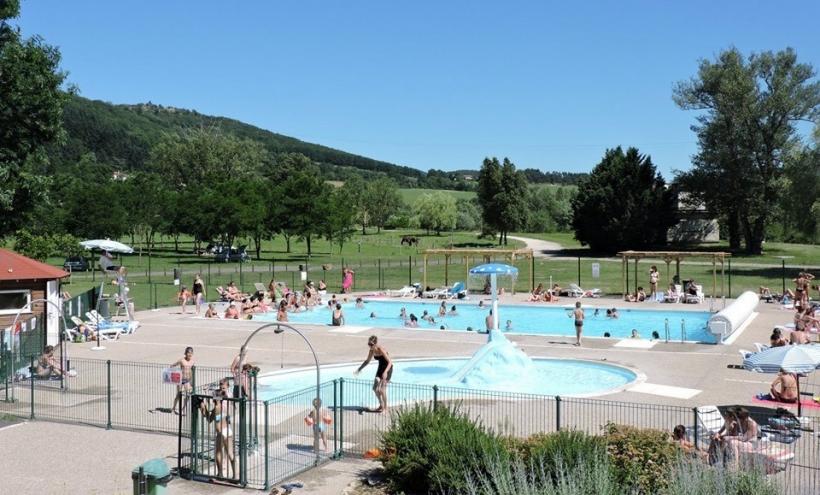 Le camping de Brives dispose d'une piscine extérieure chauffée de 200m2.