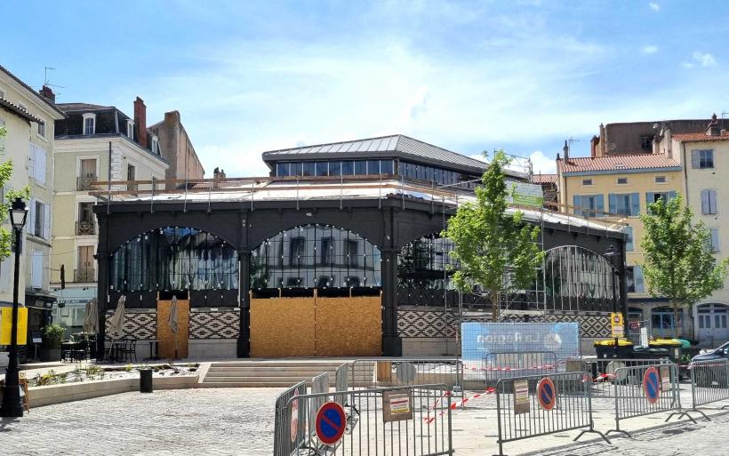 Les Halles du Marché couvert au cœur du Puy-en-Velay...et de turbulences judiciaires.