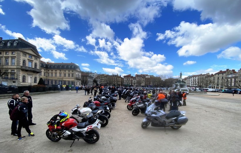 La place du Breuil colonisée par les motards.