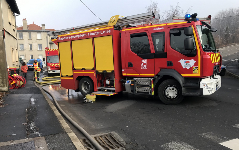 15 sapeurs pompiers du Puy sont sur les lieux. 