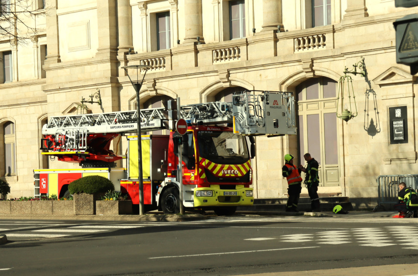 Tout est mis en oeuvre par les pompiers pour atteindre toutes les zones d'urgence.