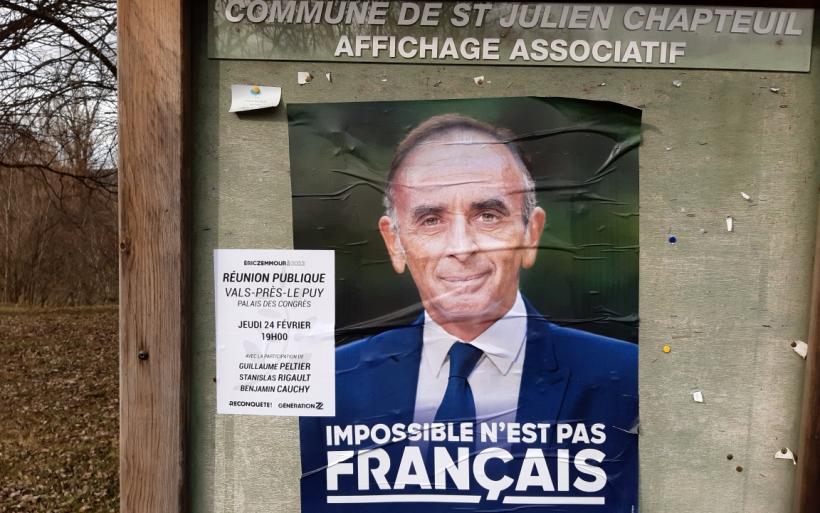 Utiliser ces espaces à des fins de communications politiques est interdit. Zemmour et son affichage interdit.