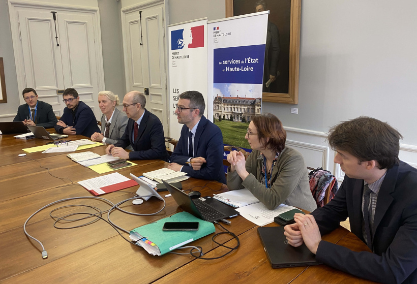 Dense est le travail de compilation et de vérification des candidatures par la préfecture.