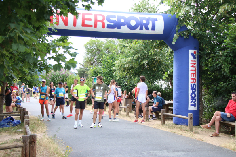 Les participants attendent le coup d'envoi