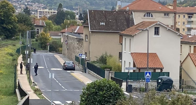 Les médias ont été sommés de ne pas s'approcher du lieu d'intervention. 