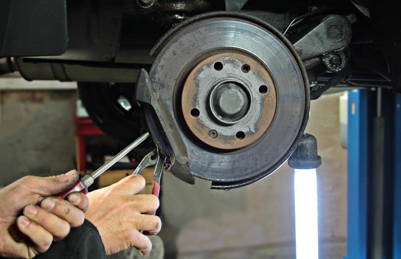 Solidarauto est situé rue René Descartes Z.I Blavozy à Saint Germain Laprade