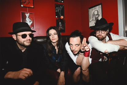 Le Red Cosmic Orchestra... la promesse d'un voyage dans les bas-fonds du rock. 