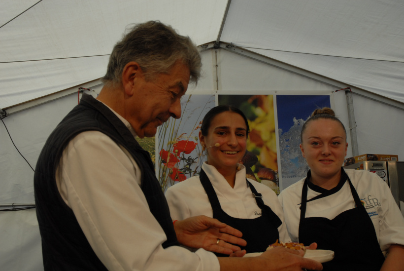 Le chef Régis Marcon aux manettes avec la relève, Lucie et Laetitia