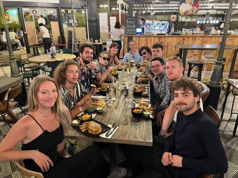 Repas d'équipe en date de concert à Saint-Etienne (Loire)