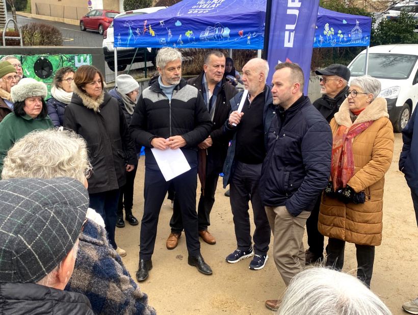 Les partenaires se sont exprimés devant les riverains venus en nombre. 