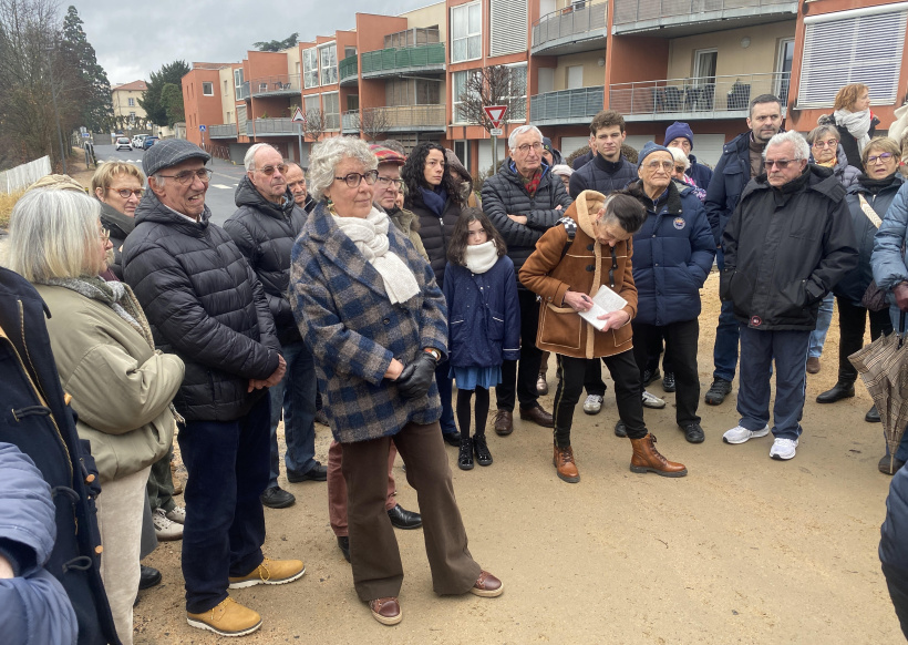 Les habitants du secteur ont été invités à partager café et croissant avec les élus. 
