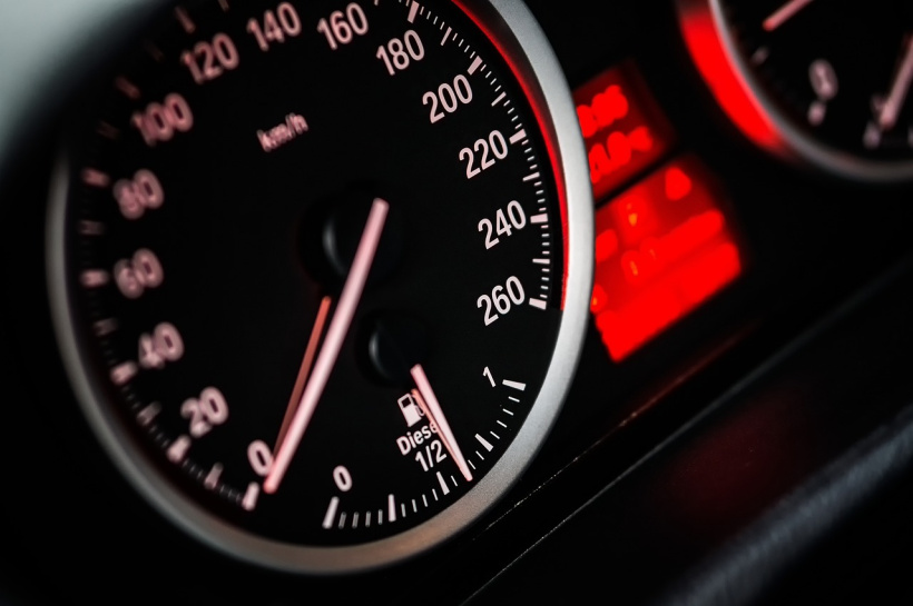 La fin du retrait de points pour les excès de vitesse de moins de 5km/h fait débat.