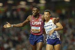 Sacha Zhoya en compagnie de Grant Holloway, le triple champion du monde.
