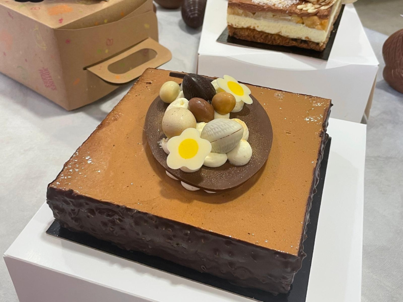 Pâquerette et petits oeufs habillent le dessert