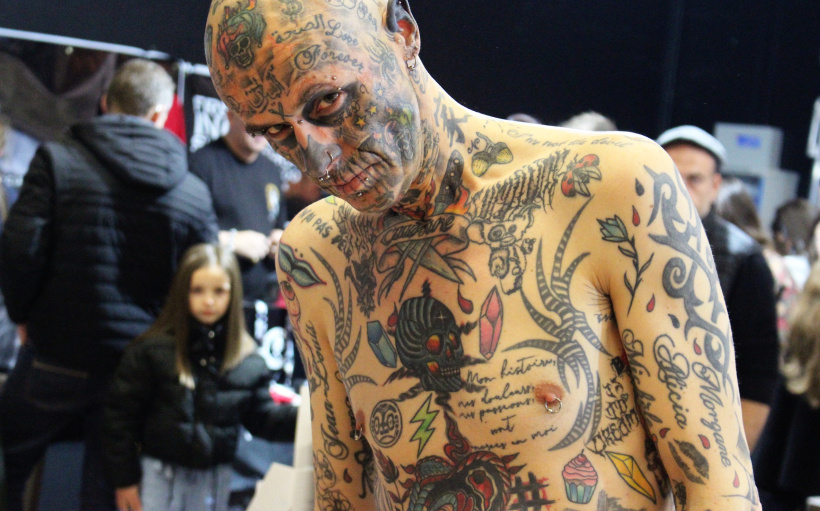 David, alias Tatoo elsass zombie, est tatoué sur 80% de son corps.