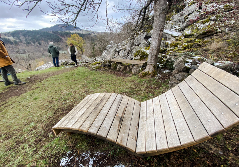 Un transat avec vue sur la vallée et le pierrier tant redouté des traileurs 
