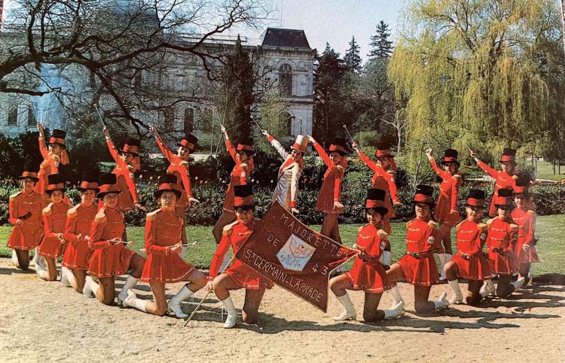 La première année des twirleurs de Saint-Germain-Laprade, dans le jardin Henri-Vinay.