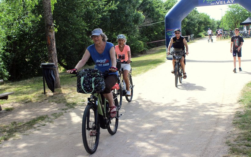 Lors de la fête du vélo en 2021 sur les chemins des bords de la Loire à Brives.