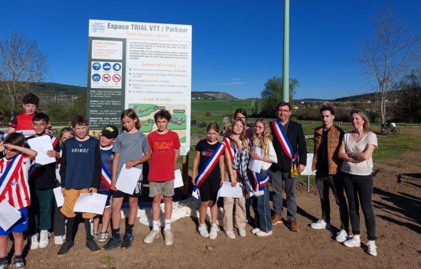 Élus, enfants et parents ont inauguré le nouveau parcours de vélo trial
