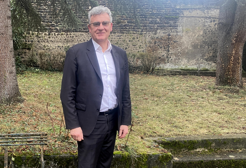 Jean-Pierre Vigier soulève 2 problèmes de taille : la valeur travail et les aides sociales