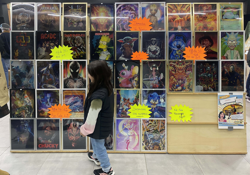 Combien d'années séparent cette jeune visiteuse à l'album Hightway to Hell d'AC/DC ? 