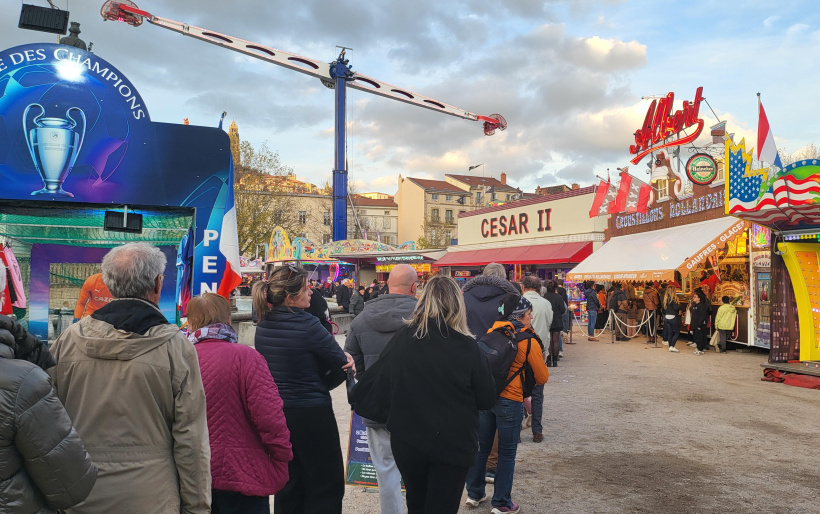 La traditionnelle file d'attente de la Maison Albert