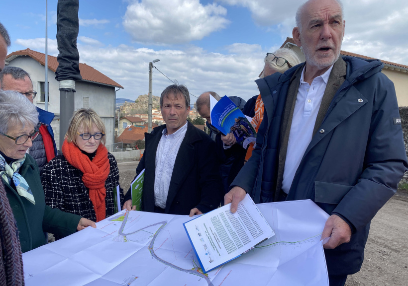 Les élus en place sur le chantier des 1ers kilomètres du fameux GR 65. 