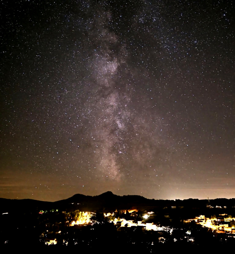 La Voie lactée étire sa splendeur dans le ciel de la Haute-Loire. 