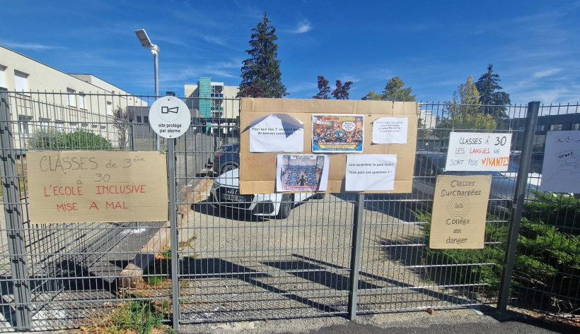 Affichage grève devant Jean Monnet