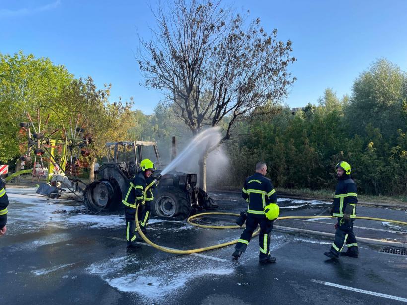 Les pompiers en intervention pour un feu de tracteur ce jeudi 20 juillet