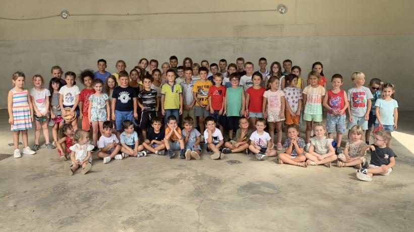 Les élèves des Deux Fontaines, l'école publique du Monteil. 
