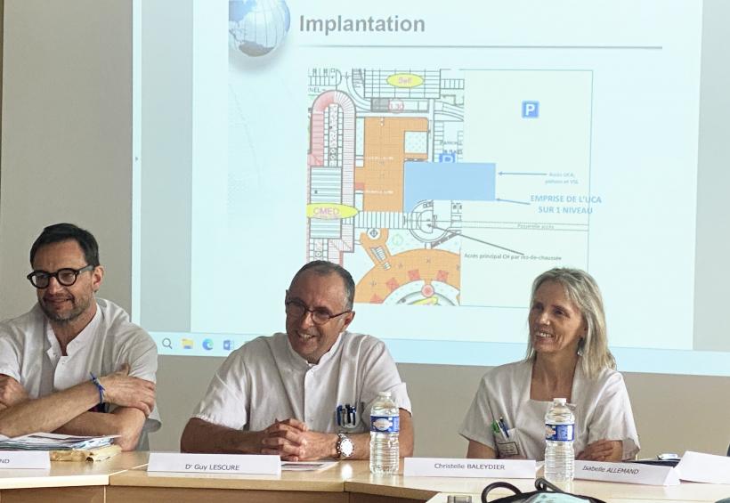Les médecins Marc Durand, Guy Lescure et Christelle Baleydier, de l'hôpital Emile-Roux. 