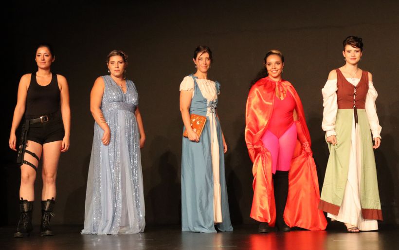 Les candidates ont défilé dans plusieurs tenues dont celles inspirées de l'univers Cosplay