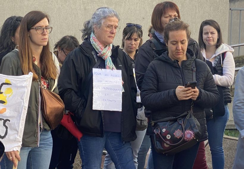 "Pour un accueil qui respecte les professionnels et les enfants".
