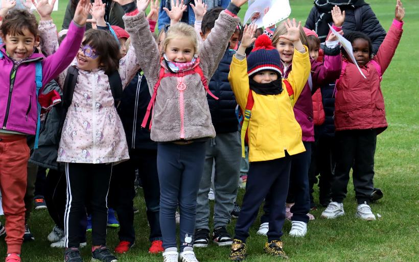 La joie des enfants, la meilleure protection contre le froid de septembre.