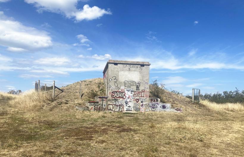 Le réservoir d'eau potable sur les hauteurs de Vals-prés-le-Puy. 