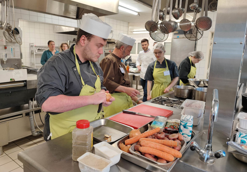Un concours dans les conditions de travail d'un véritable restaurant.