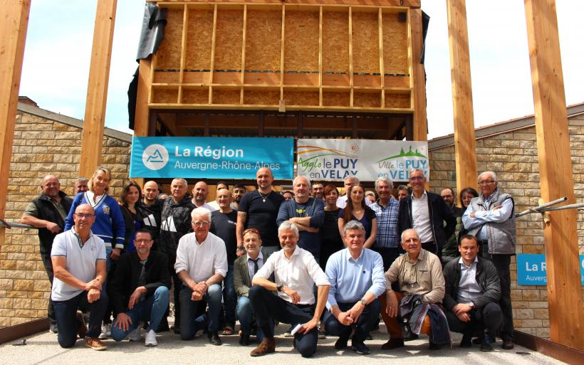 Partenaires financiers et présidents d'assos présents pour la visite du chantier. 